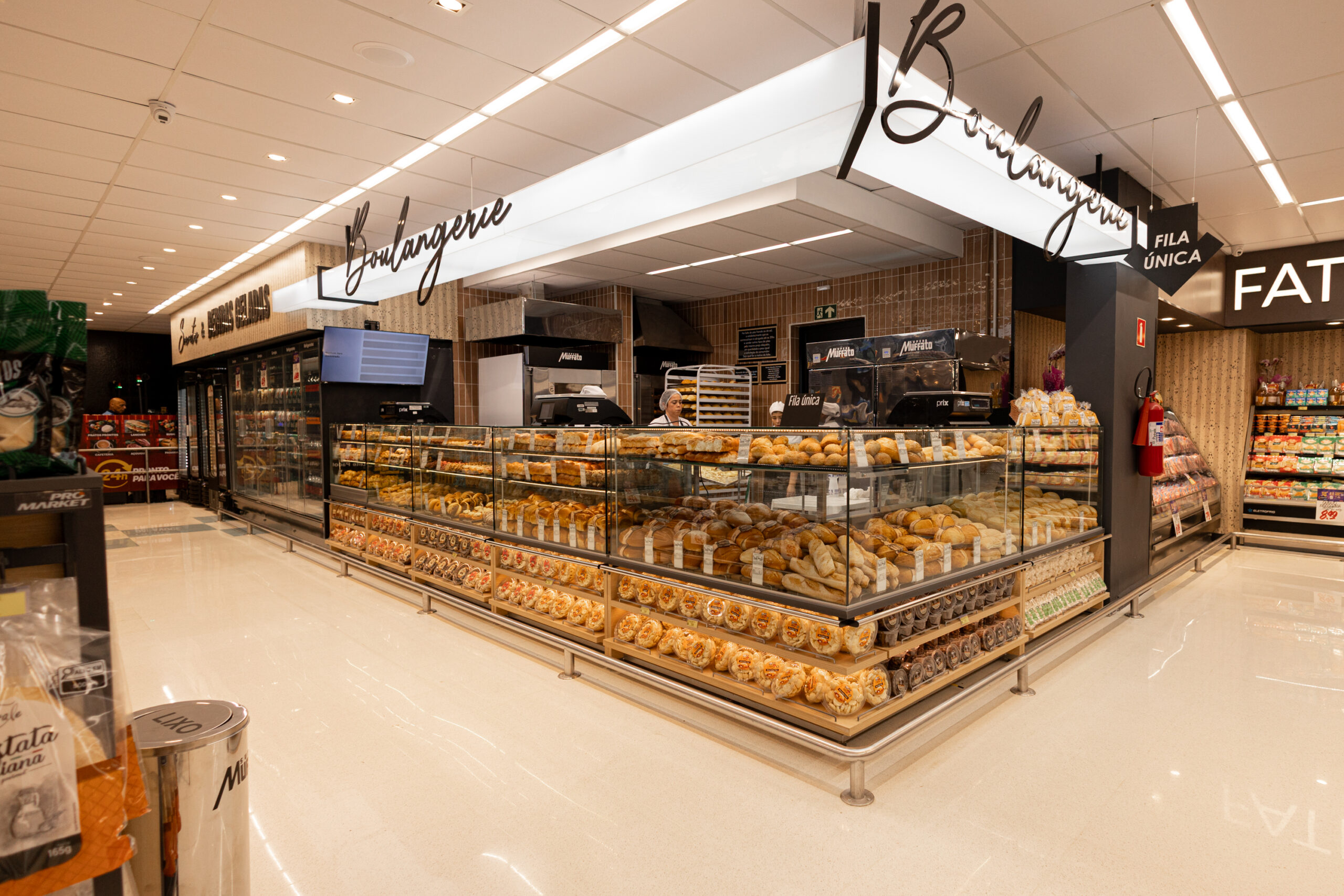 MUFFATO XV NOVEMBRO Vitrine Pães(112)