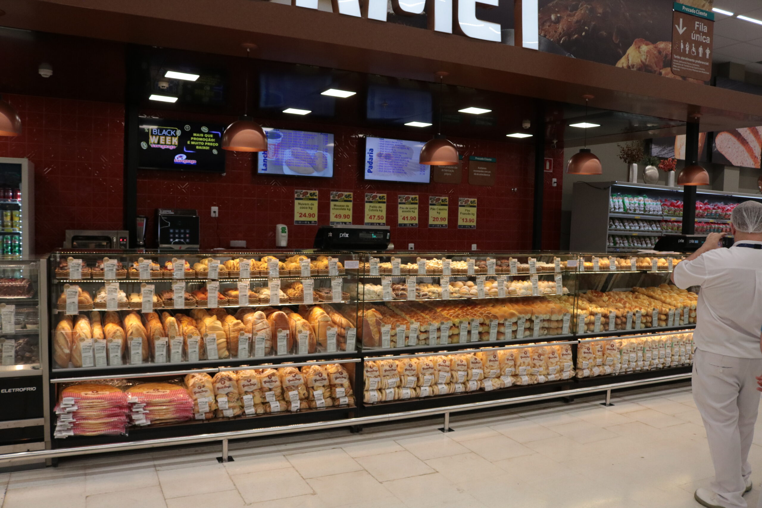 SAVEGNAGO Vitrine pães(75)